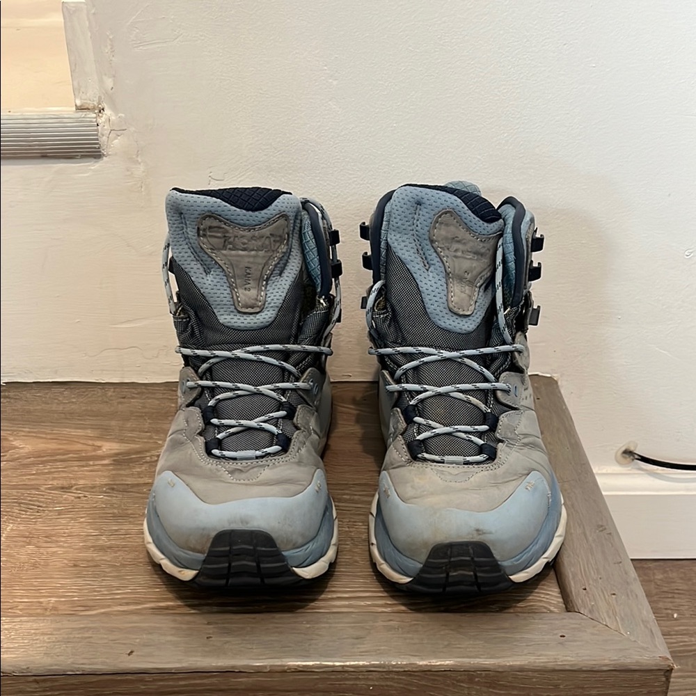 Hoka Gray Athletic Shoes for Performance and Comfort